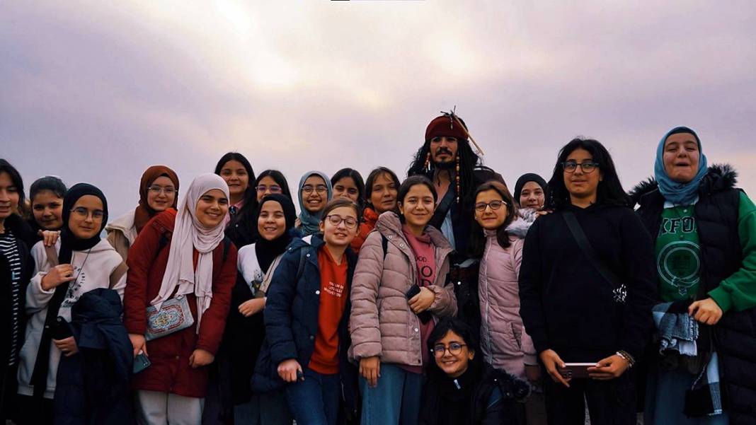 Ankaralı Jack Sparrow, oyun havalarıyla başkenti coşturdu! Görenler telefona sarıldı 8